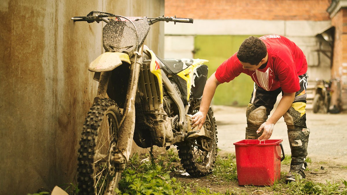 how-to-clean-your-dirt-bike-after-a-ride