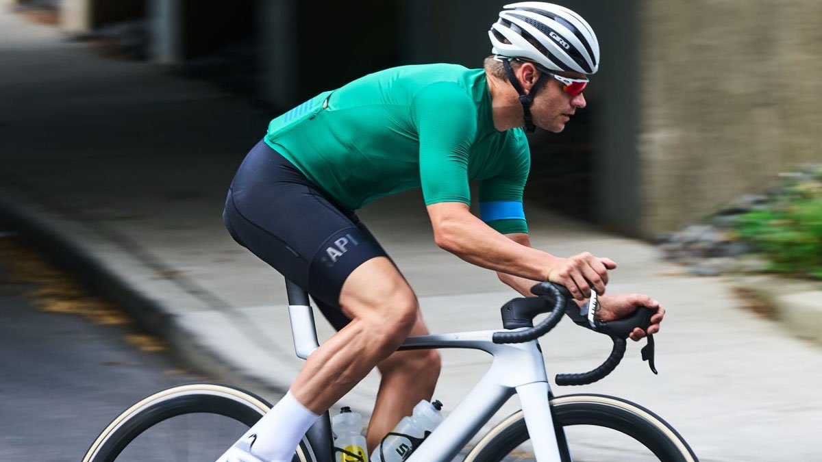 you-should-protect-your-back-when-cycling